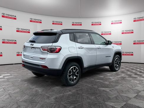 Used 2024 Jeep Compass Trailhawk AWD/4WD image 3