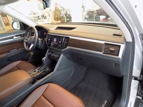 Used 2023 Volkswagen Atlas SE w/ Panoramic Sunroof Package image 30