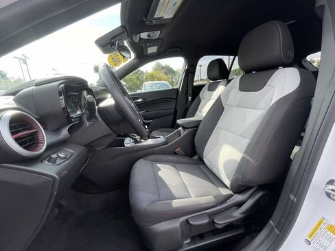 Used 2025 Chevrolet Trax RS w/ Driver Confidence Package FWD image 16