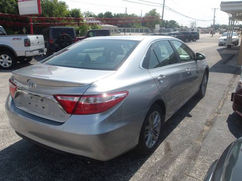 Used 2015 Toyota Camry SE FWD image 5