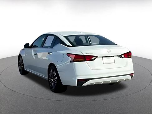 Used 2025 Nissan Altima 2.5 SV image 9