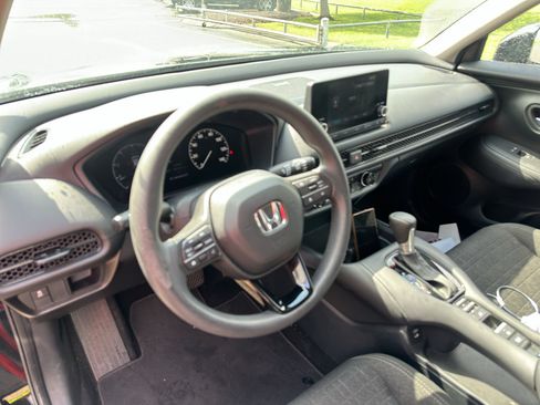 Used 2025 Honda HR-V LX image 19