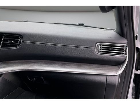 Certified 2024 Jeep Wagoneer Series II w/ Flexible Seating Group AWD/4WD image 18