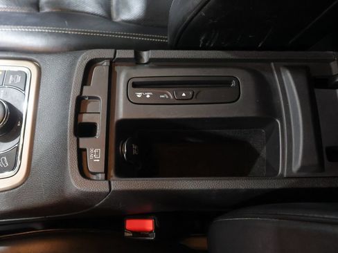 Used 2014 Jeep Grand Cherokee Overland AWD/4WD image 26