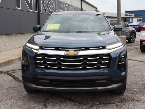 Used 2025 Chevrolet Equinox LT w/ Convenience Package II AWD/4WD image 2