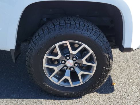Certified 2022 GMC Canyon AT4 w/ Trailering Package AWD/4WD image 15