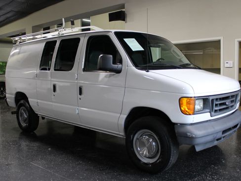 Used 2006 Ford E-350 and Econoline 350 Super Duty RWD image 1