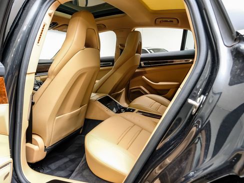 Used 2023 Porsche Panamera 4 Platinum Edition image 41