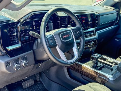 Used 2025 GMC Sierra 1500 Elevation AWD/4WD image 8