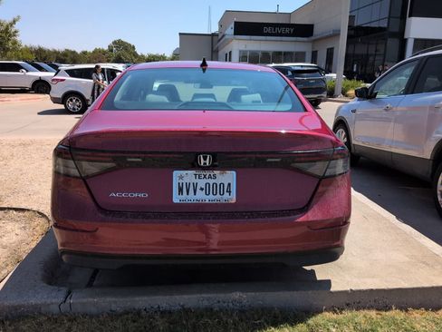 Used 2025 Honda Accord SE image 6