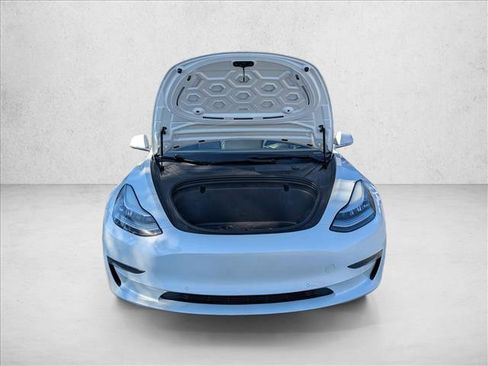 Used 2020 Tesla Model 3 Standard Range image 2