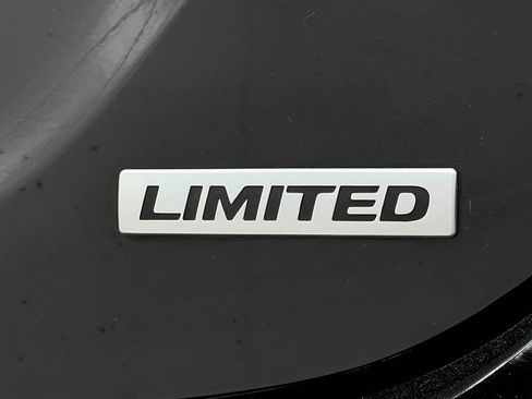 Used 2015 Hyundai Elantra Limited FWD image 39