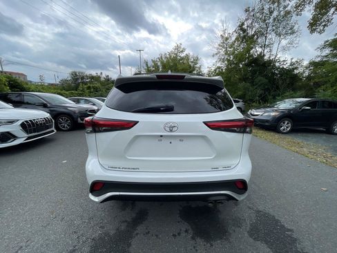 Used 2023 Toyota Highlander XSE AWD/4WD image 32