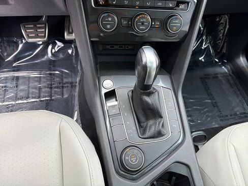 Certified 2020 Volkswagen Tiguan SE R-Line AWD/4WD image 27