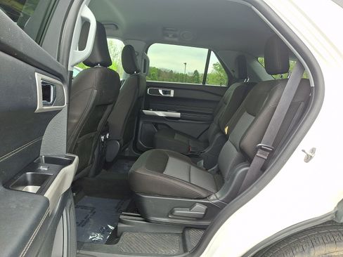 Used 2022 Ford Explorer XLT w/ Class IV Trailer Tow Package AWD/4WD image 10