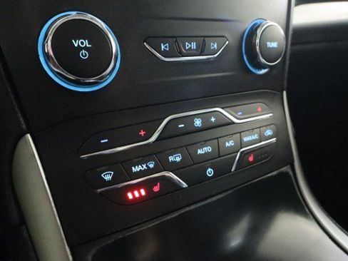 Used 2020 Ford Edge SEL w/ Convenience Package AWD/4WD image 18