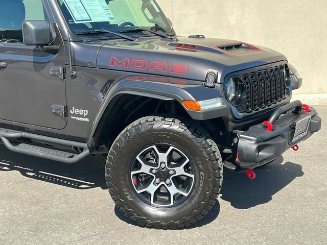 Used 2018 Jeep Wrangler Unlimited Sahara AWD/4WD image 2