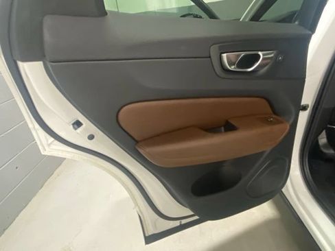 Certified 2023 Volvo XC60 B5 Plus w/ Climate Package AWD/4WD image 7