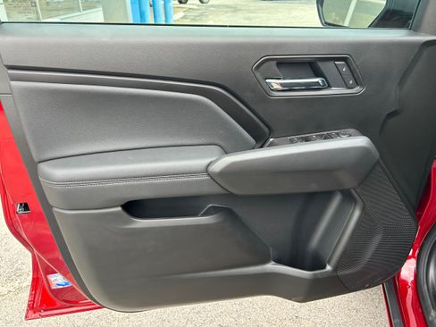 New 2025 Chevrolet Colorado LT w/ LT Convenience Package RWD image 9