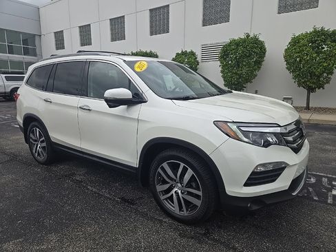 Used 2017 Honda Pilot Touring image 4