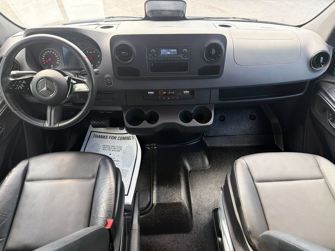 Used 2025 Mercedes-Benz Sprinter 2500 image 9