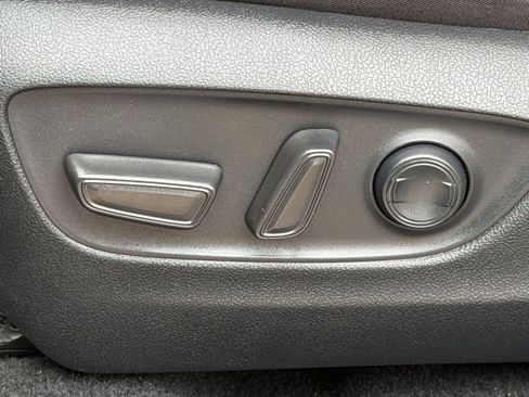Used 2024 Toyota RAV4 XLE FWD image 28