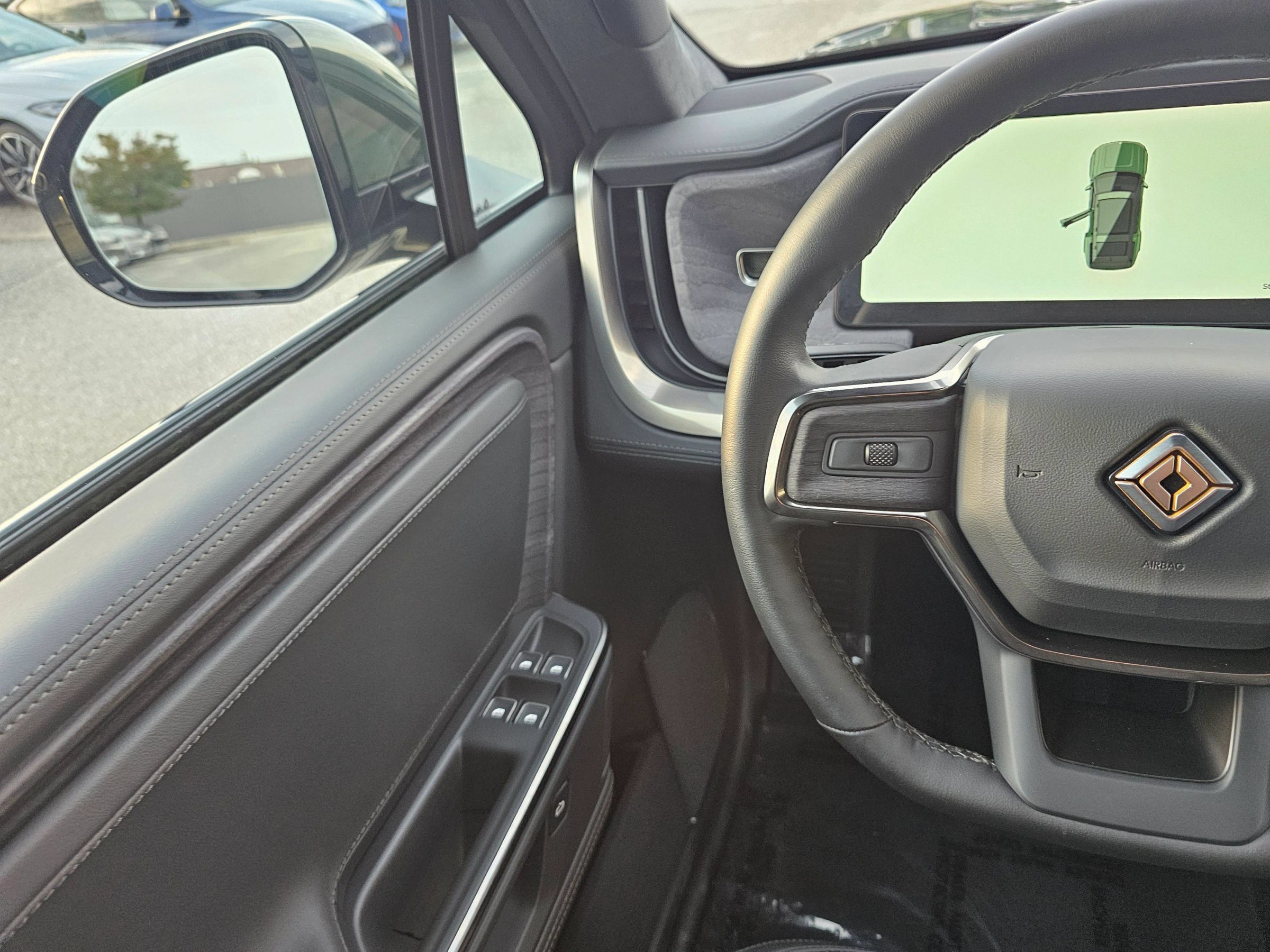 Used 2025 Rivian R1S Adventure Dual AWD/4WD image 15