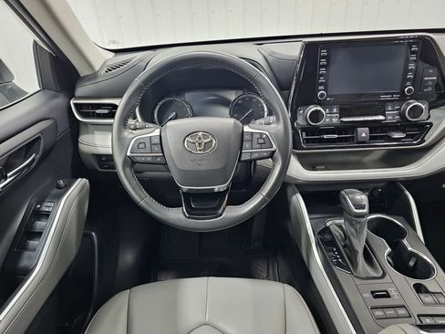 Used 2021 Toyota Highlander XLE image 5