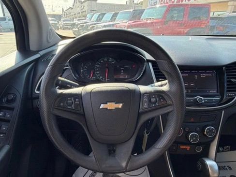 Used 2020 Chevrolet Trax LT FWD image 4