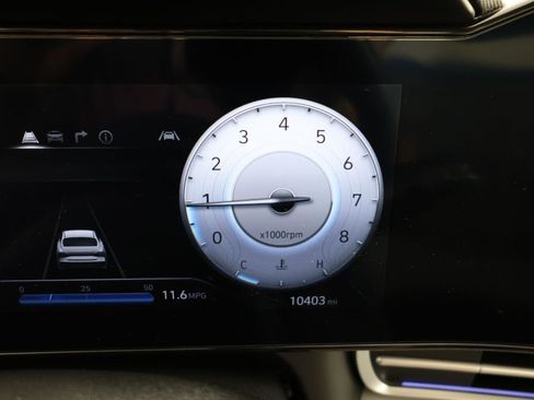 Used 2025 Hyundai Elantra Limited FWD image 11