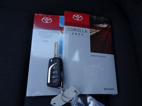 Used 2025 Toyota Corolla LE image 25