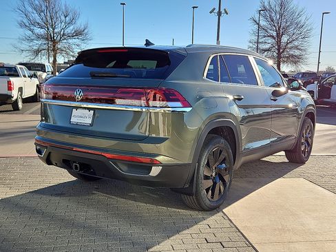 New 2026 Volkswagen Atlas Cross Sport SE image 4