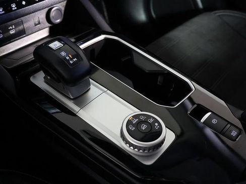 Used 2025 Mitsubishi Outlander SE FWD image 24