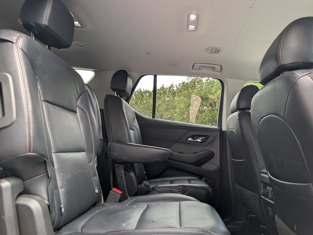 Used 2020 Chevrolet Traverse LT w/ Driver Confidence II Package AWD/4WD image 19