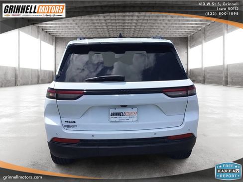 Used 2023 Jeep Grand Cherokee Altitude AWD/4WD image 6