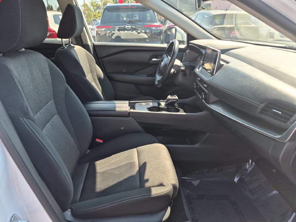 Certified 2025 Nissan Rogue SV FWD image 31