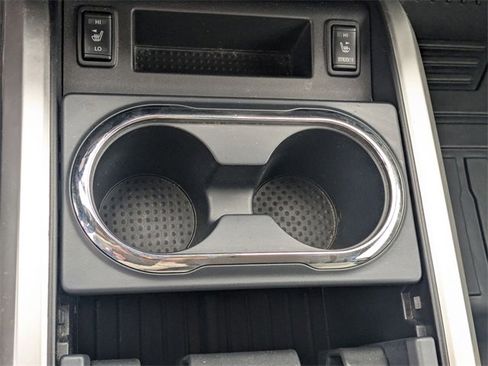 Used 2023 Nissan Titan SV w/ SV Convenience Package image 21