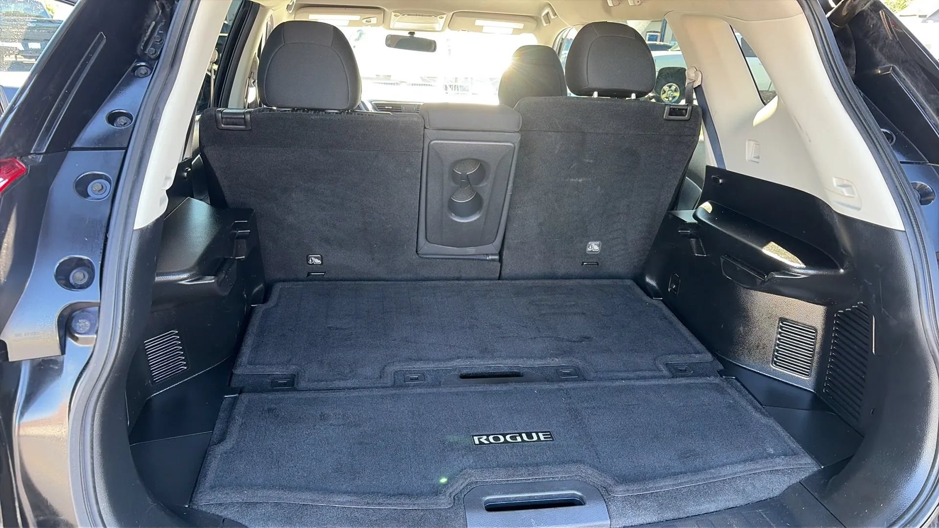 Used 2018 Nissan Rogue SV FWD image 19