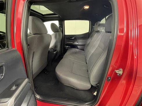 Used 2017 Toyota Tacoma TRD Off-Road image 10