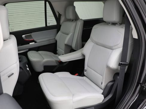Used 2025 Ford Expedition Platinum AWD/4WD image 11