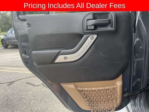 Used 2017 Jeep Wrangler Unlimited Sahara w/ Max Tow Package AWD/4WD image 17