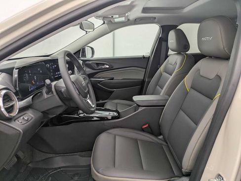 New 2026 Chevrolet Trax ACTIV w/ Sunroof Package FWD image 17