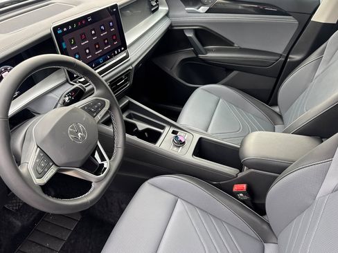 New 2026 Volkswagen Tiguan SE image 8