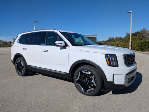 New 2025 Kia Telluride S image 2