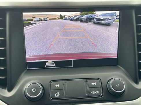 Used 2023 GMC Acadia SLE w/ Driver Convenience Package FWD image 22