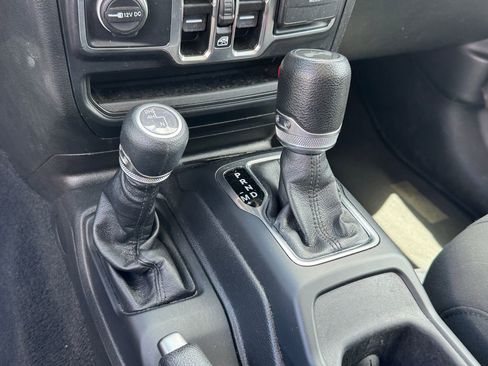 Used 2023 Jeep Wrangler Unlimited Sport AWD/4WD image 10