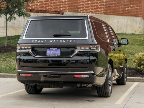 Used 2024 Jeep Grand Wagoneer L 4WD image 4