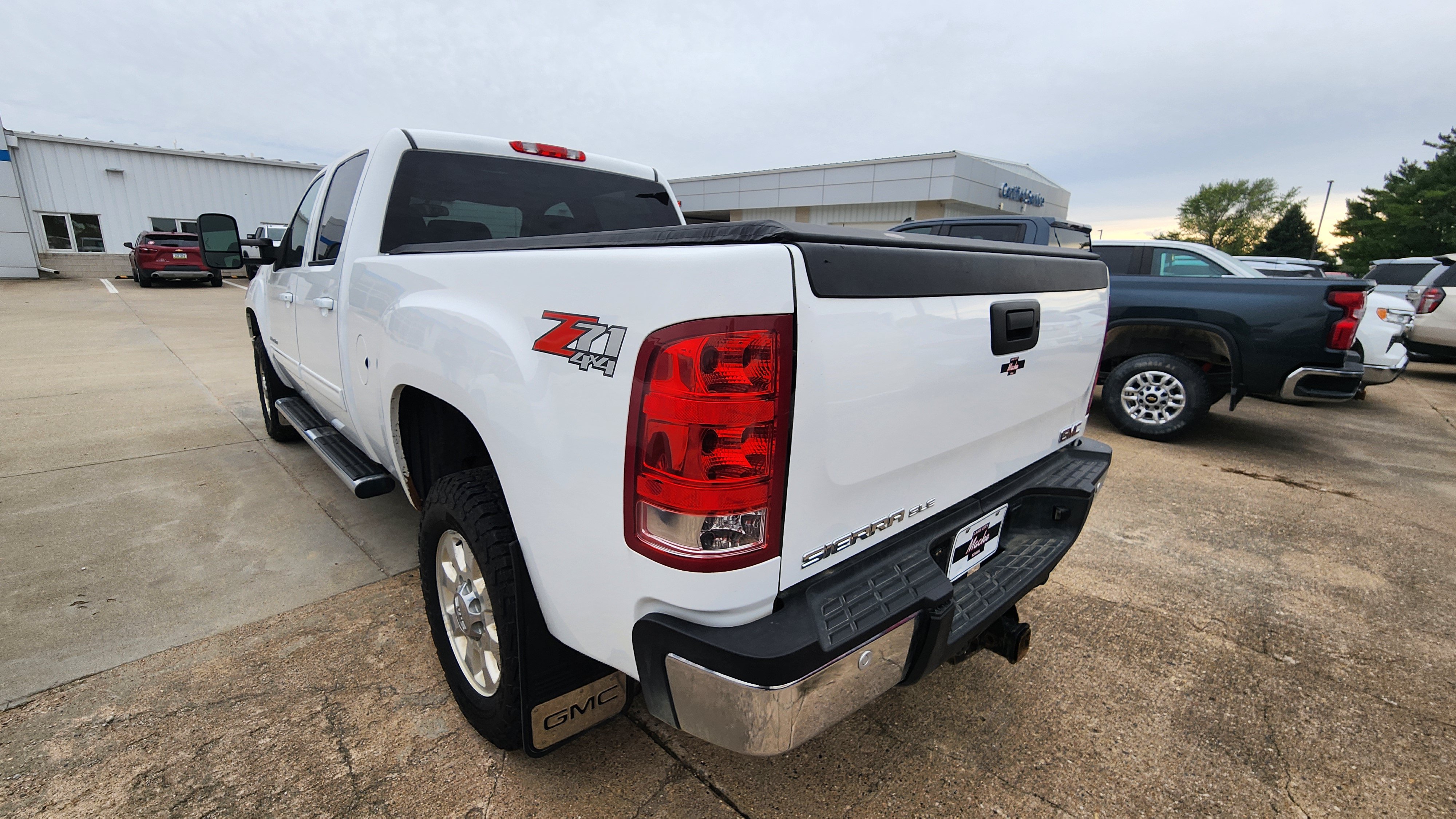 Used 2013 GMC Sierra 2500 SLE w/ SLE Preferred Package AWD/4WD image 7