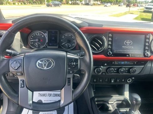 Used 2020 Toyota Tacoma TRD Sport w/ TRD Premium Sport Package AWD/4WD image 10