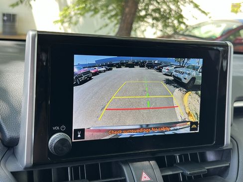 Used 2025 Toyota RAV4 LE AWD/4WD image 18